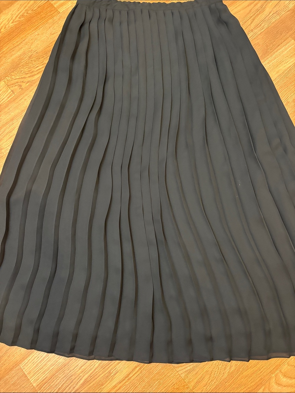 Coldwater Creek elegant black pleated midi skirt. Size M - Picture 9 of 17